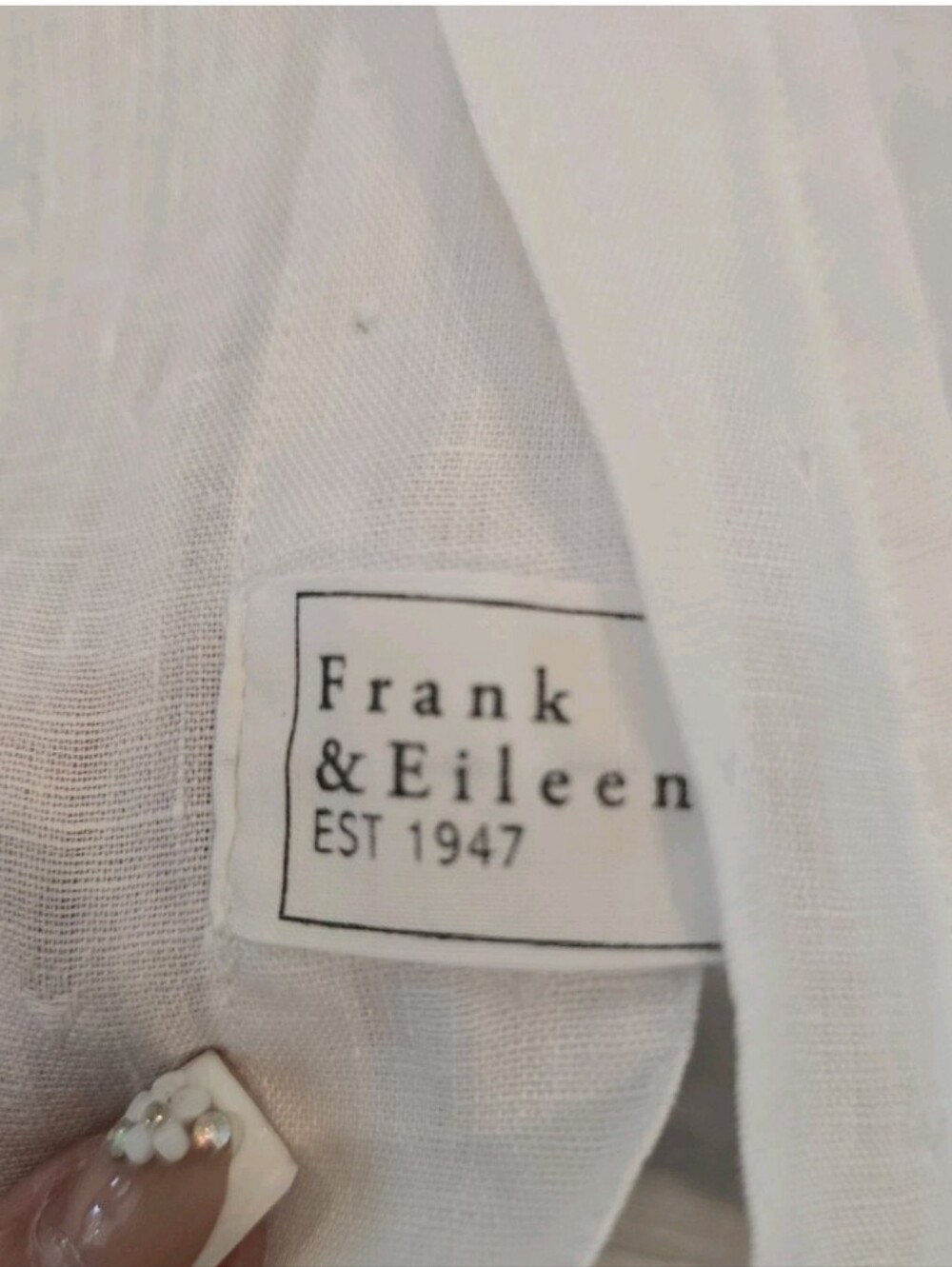 Frank&Eileen 100% linen shirt Size Large Long Sleeve with embroidered hearts - Picture 8 of 16